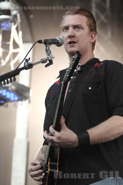 QUEENS OF THE STONE AGE - 2007-07-01 - CERGY - Base de Loisirs - Joshua Michael Homme III